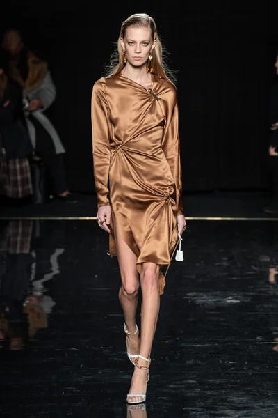 Look 3
